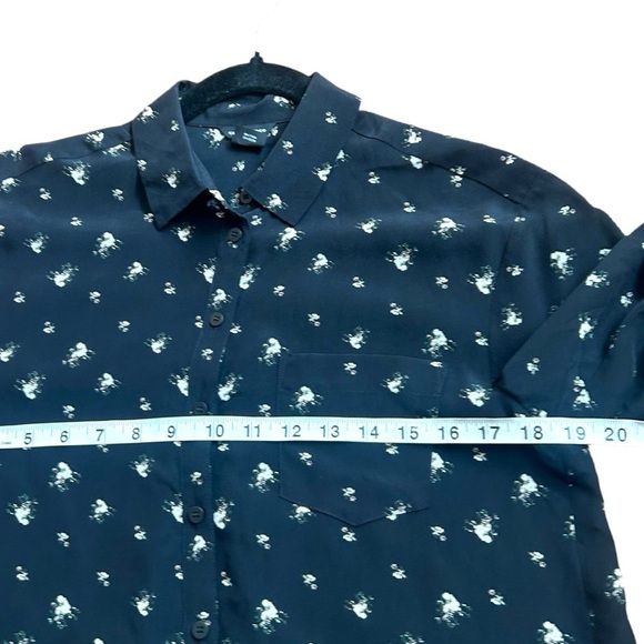 Club Monaco Women's Silk Floral Cropped Button Down Blouse - Picture 7 of 9